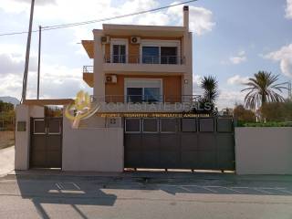 παραθαλάσσια μεζονέτα στο Λέχαιο Κορινθίας