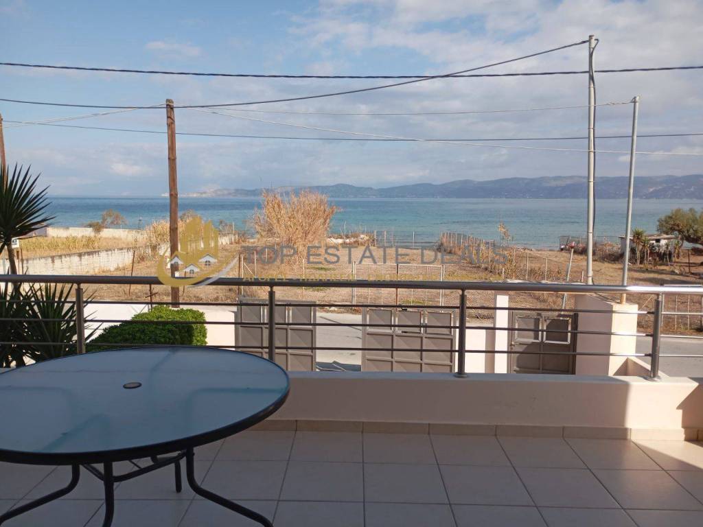 Aparempodiste thea sten thalassa apo to mpalkoni isogeioy