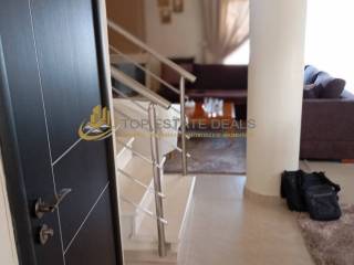 apo porta gkaraz pros saloni isogeioy