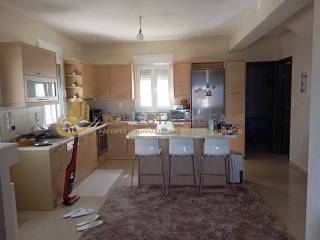 κουζίνα ισόγειο -τραπεζαρία