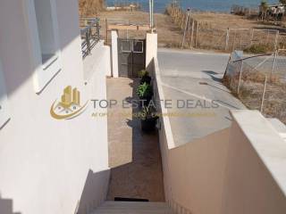 πόρτα πεζών προς κλιμακοστάσιο για κουζίνα