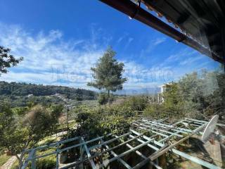 Θέα από τραπεζαρία