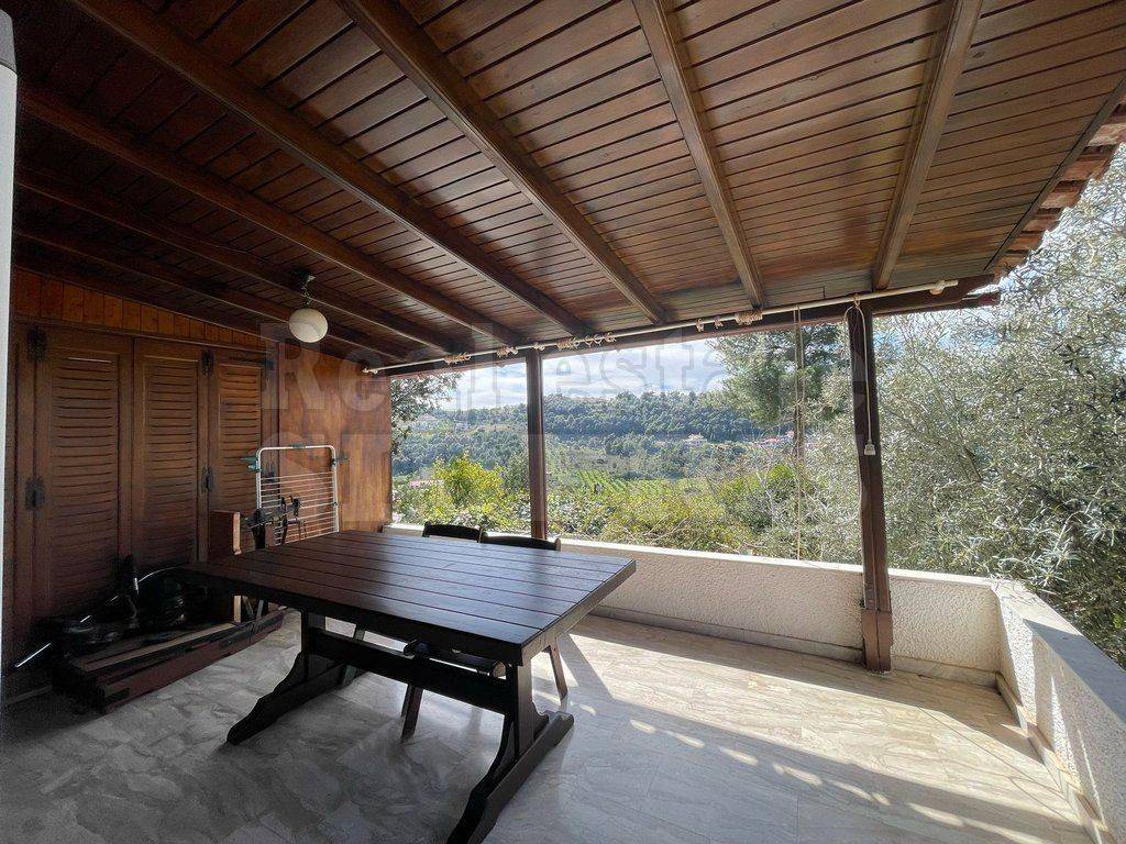 2ο μπαλκόνι