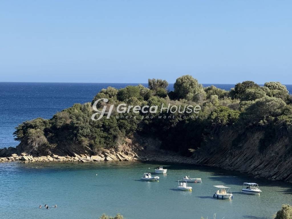 Παραθαλάσσιο Οικόπεδο προς πώληση στη Μεσσηνία.