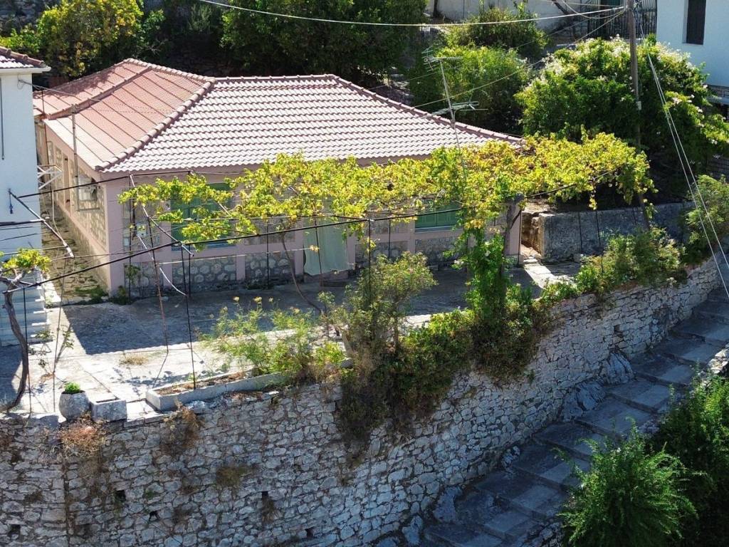 Front of the house, aerial view