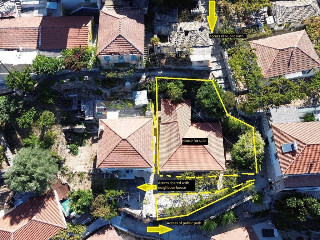 Borders of the property and access paths outlined