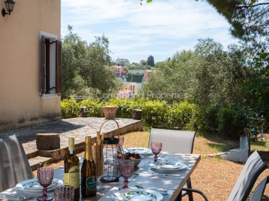 Θέα από μπαλκόνι