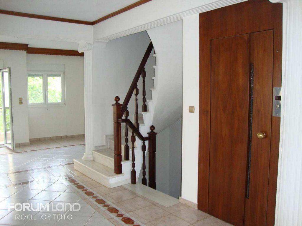 Forumland Real Estate, 1ος όροφος