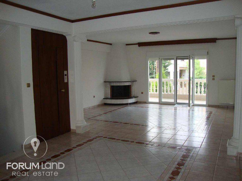 Forumland Real Estate, 1ος όροφος