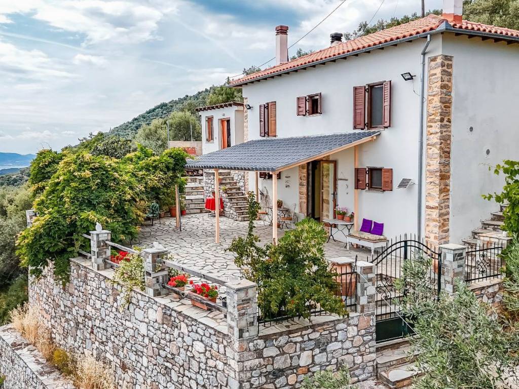 Entrence with terrace