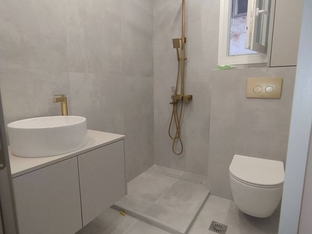 ANYPLACE MESITIKES YPERESIES