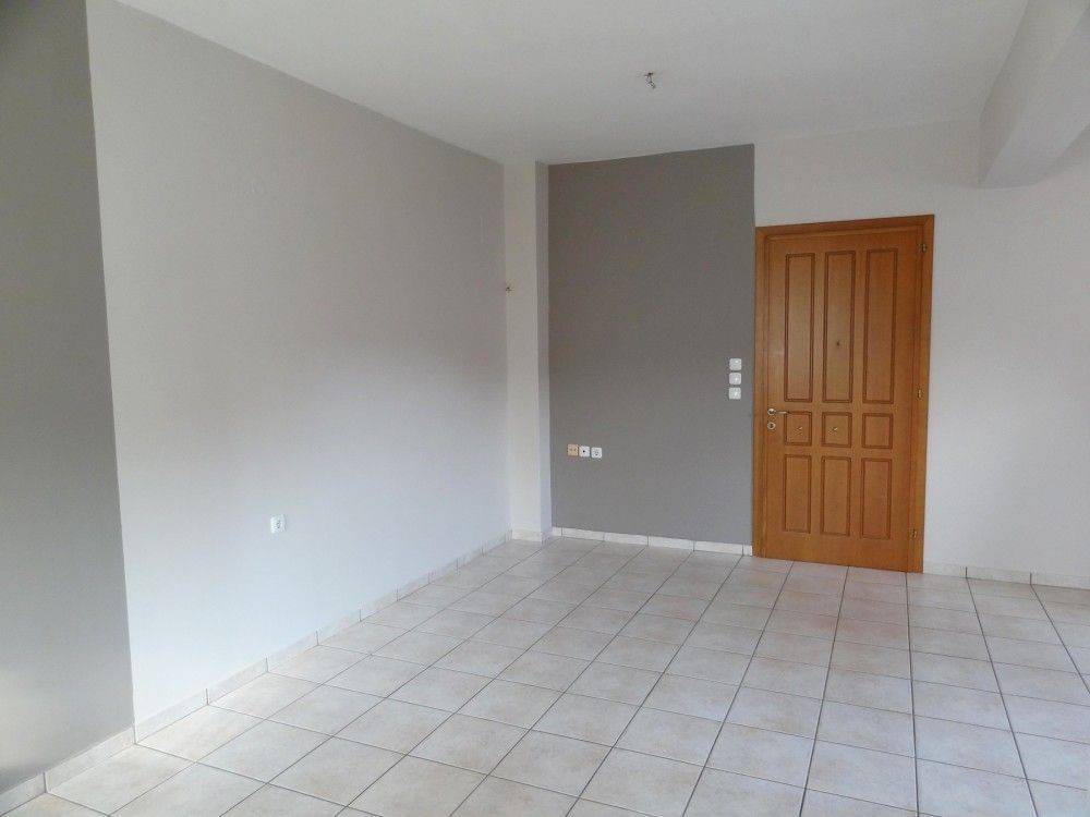 Ενοικιάζεται 2αρι διαμέρισμα 57 τ.μ. 1ου ορόφου πλησίον κέντρου στη Λεωφόρο Δωδώνης.