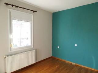 Ενοικιάζεται 2αρι διαμέρισμα 57 τ.μ. 1ου ορόφου πλησίον κέντρου στη Λεωφόρο Δωδώνης.