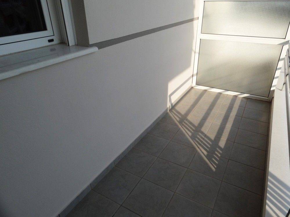 Ενοικιάζεται 2αρι διαμέρισμα 57 τ.μ. 1ου ορόφου πλησίον κέντρου στη Λεωφόρο Δωδώνης.