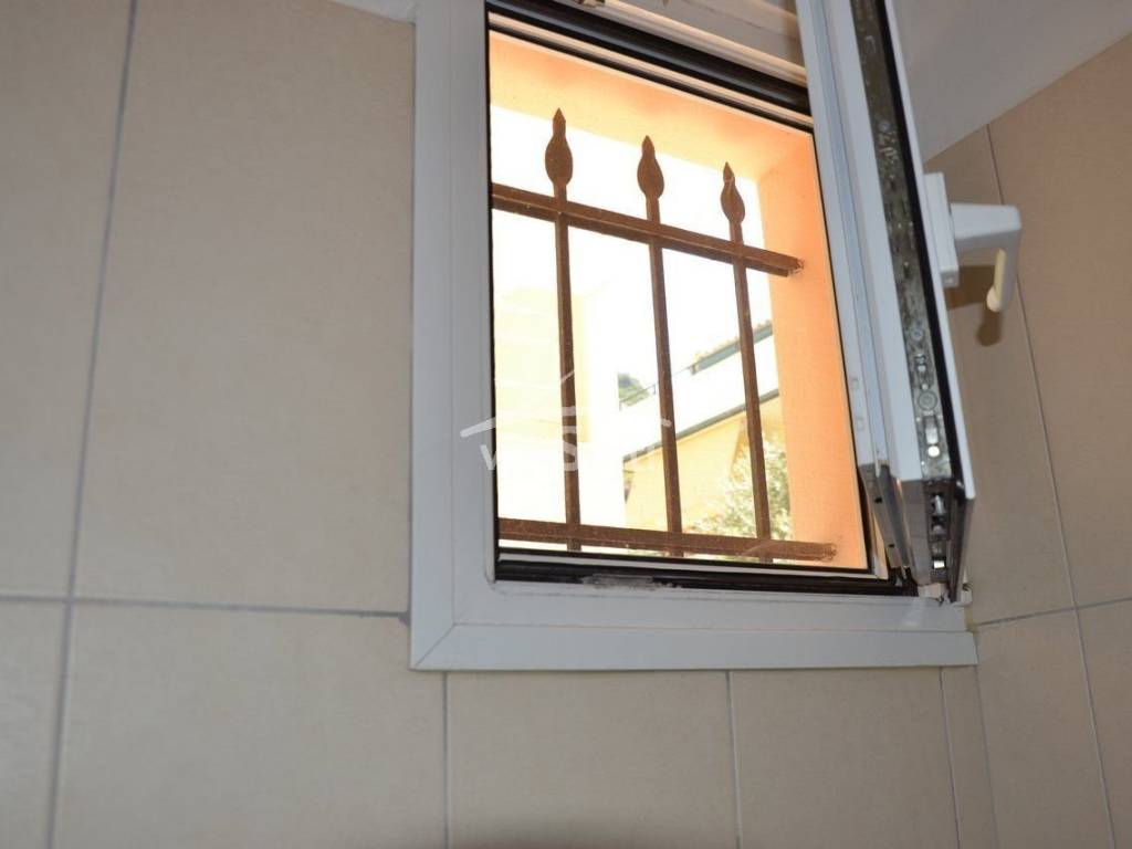 ΠΑΡΑΘΥΡΟ ΜΠΑΝΙΟΥ