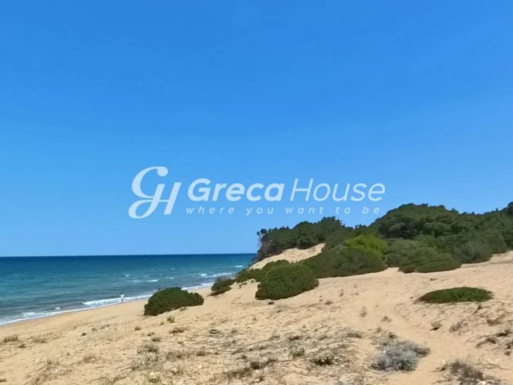 Parathalassio oikopedo Kyllene pros polese