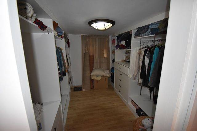 Δωμάτιο ντουλάπα Ημιυπόγειου διαμερίσματος