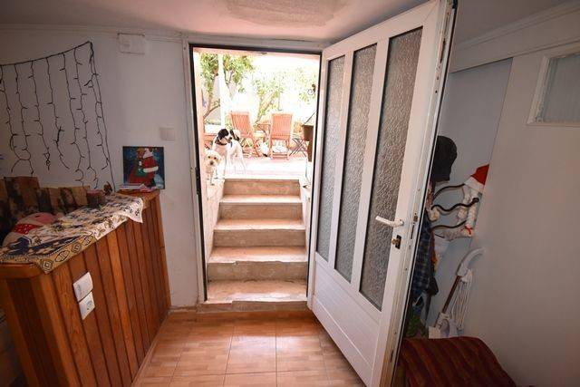 Είσοδος Ημιυπόγειου διαμερίσματος