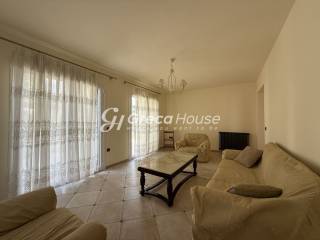 Monokatoikia pros polese Porto CHeli