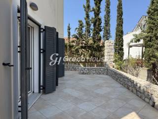 Monokatoikia pros polese Porto CHeli