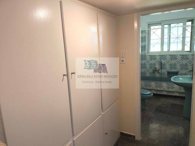 FULL BATHROOM - CABINETS