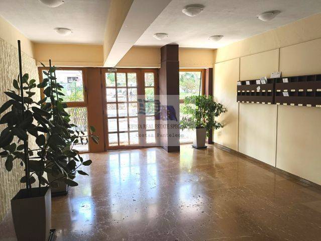 BUILDING&#039;S ENTRANCE