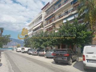 Άποψη πολυκατοικίας-δρόμου -λιμανιού