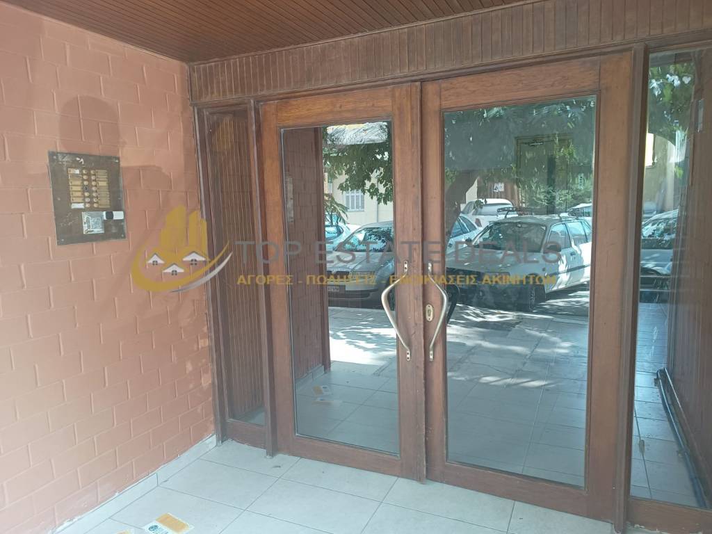 Είσοδος πολυκατοικίας