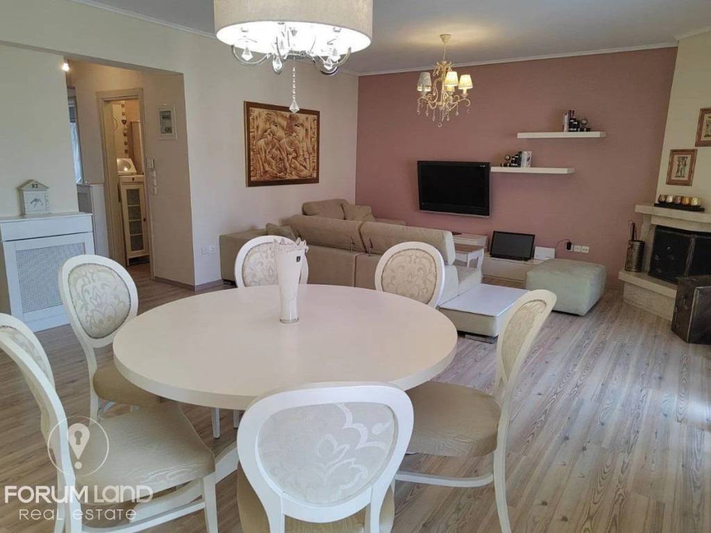 Forumland Real Estate, Σαλόνι με τζάκι