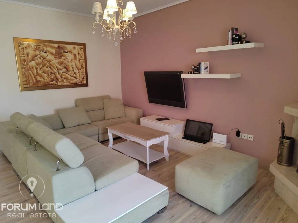 Forumland Real Estate, Σαλόνι με τζάκι