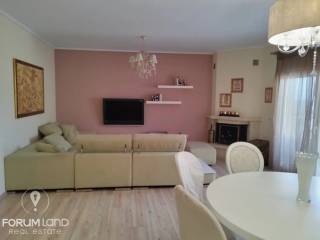 Forumland Real Estate, Σαλόνι με τζάκι