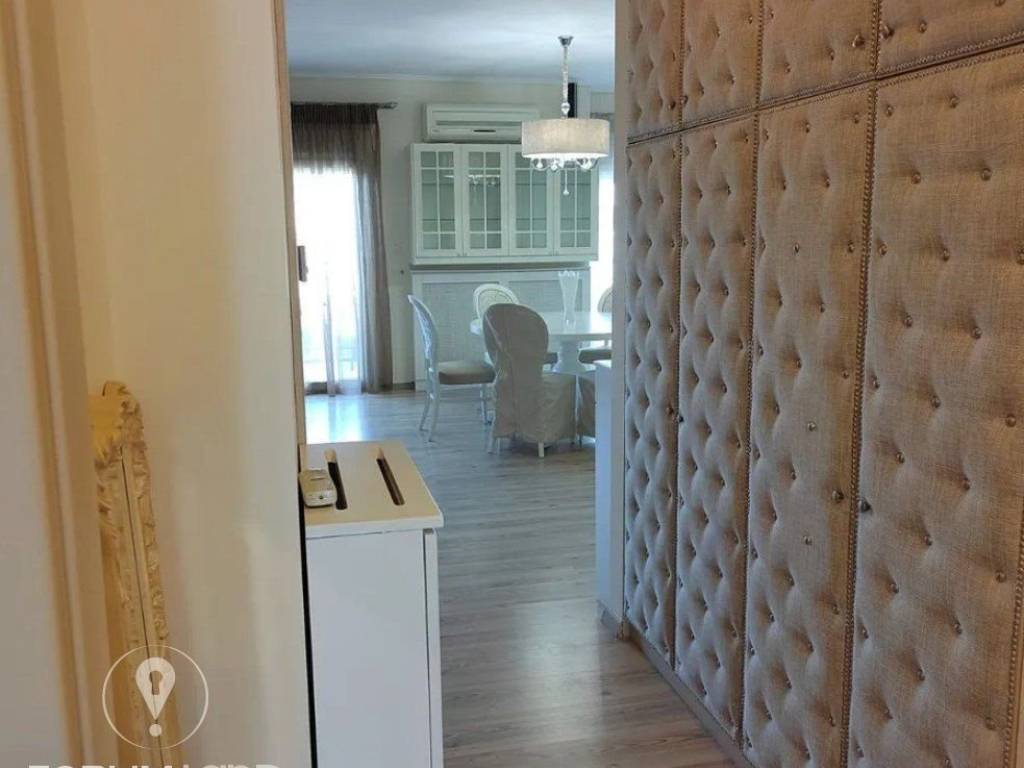 Forumland Real Estate, Διάδρομος