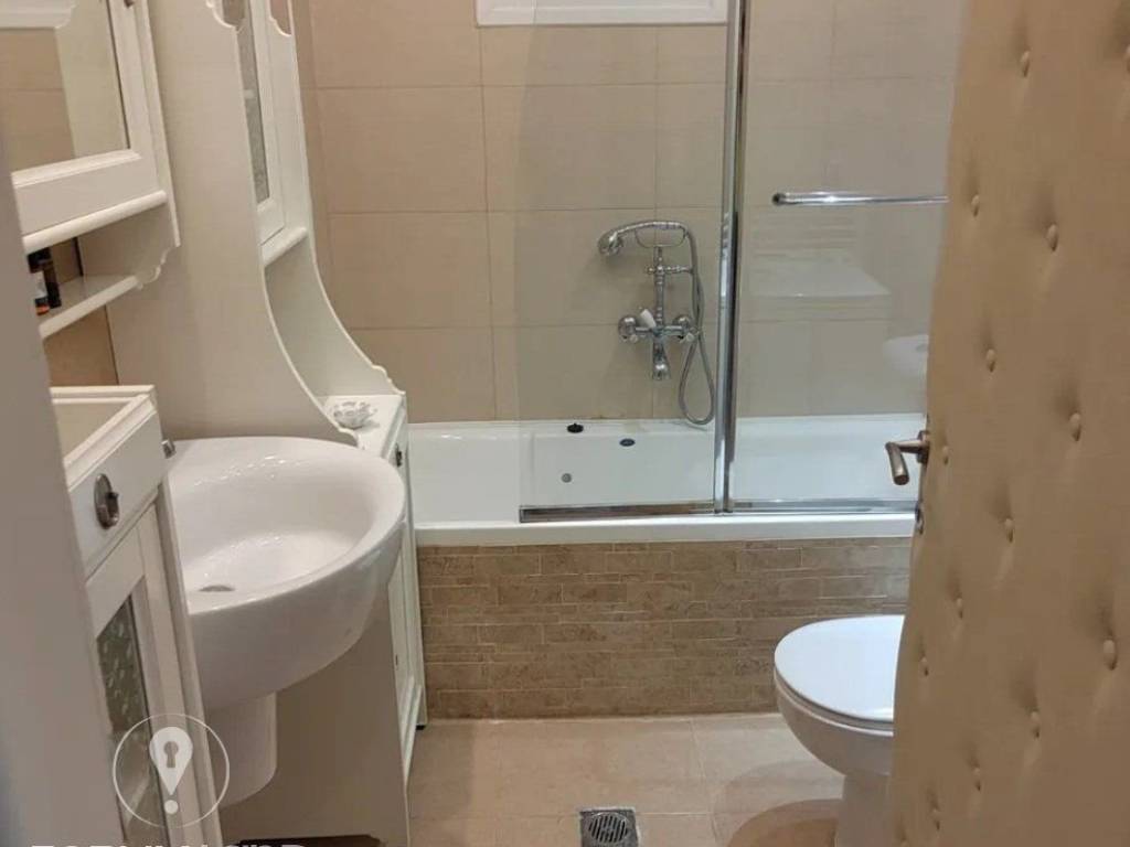 Forumland Real Estate, Μπάνιο