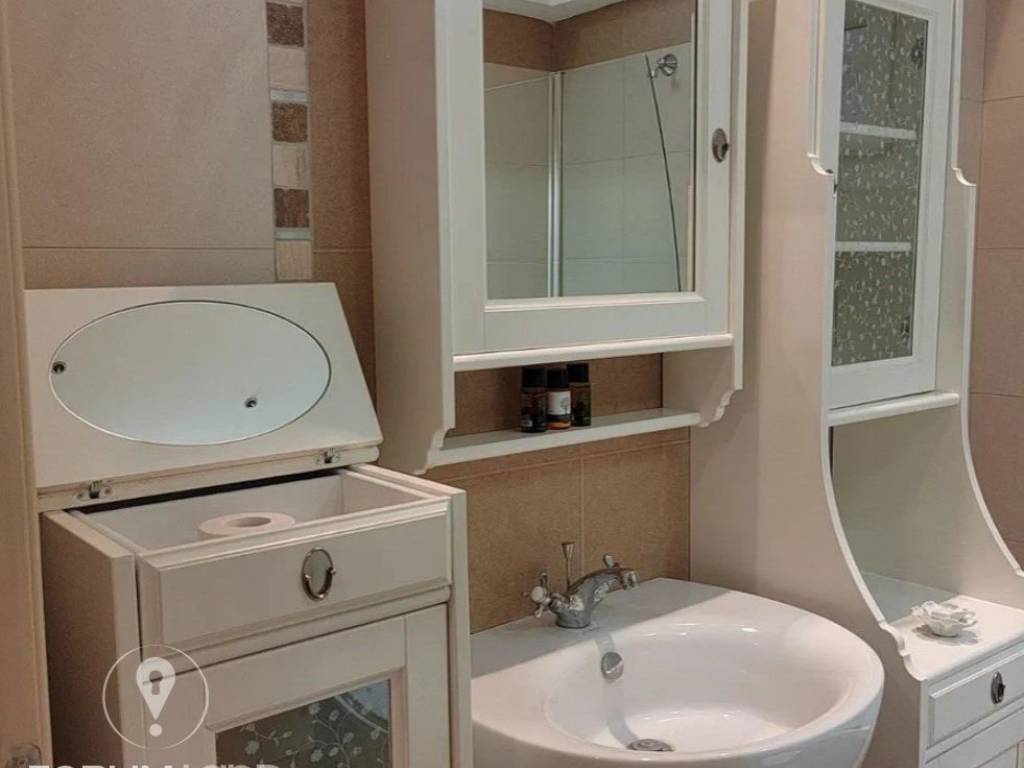 Forumland Real Estate, Μπάνιο