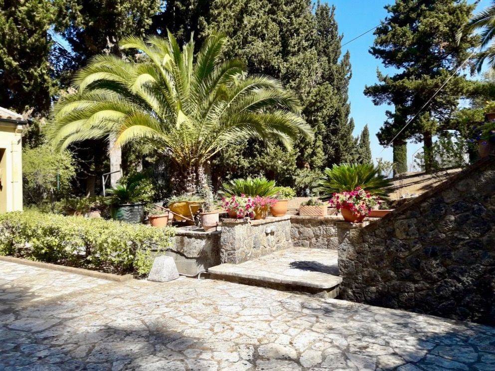 achilleio_residential_villa_for_sale