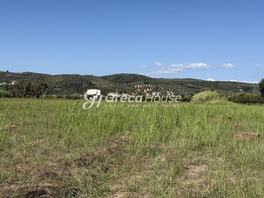 Oikodomesimo parathalassio oikopedo Pylos Gialoba pros polese