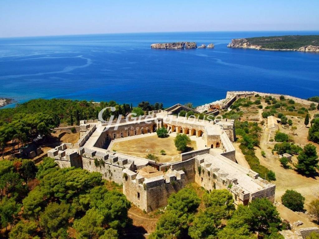 Oikodomesimo parathalassio oikopedo Pylos Gialoba pros polese