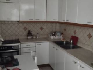 KOYZINA DIPLA STEN SALONOTRAPEZARIA