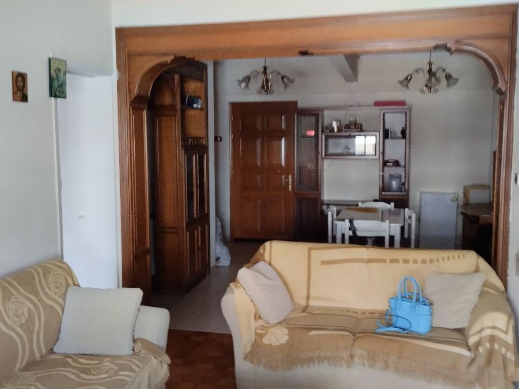 ΣΑΛΟΝΟΤΡΑΠΕΖΑΡΙΑ