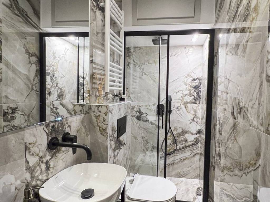 Forumland Real Estate, Μπάνιο