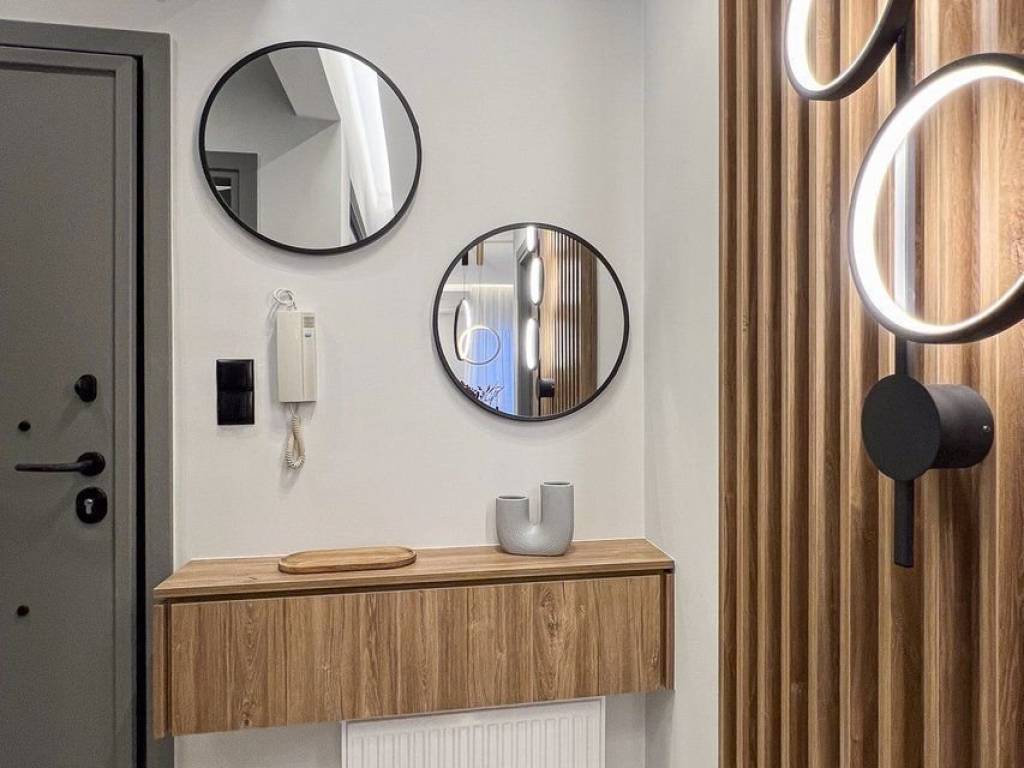 Forumland Real Estate, Είσοδος