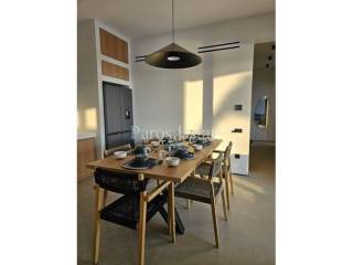 Σαλοκουζίνα με τραπεζαρία