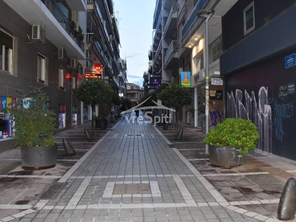 ΕΝΔΕΙΚΤΙΚΕΣ ΦΩΤΟΣ ΑΠΌ ΤΟΝ ΕΜΠΟΡΙΚΟ ΙΣΤΟ ΣΤΑ ΙΩΑΝΝΙΝΑ