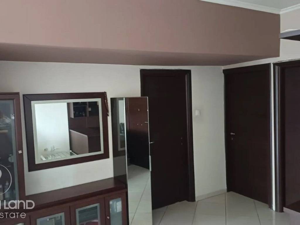 Forumland Real Estate, Είσοδος