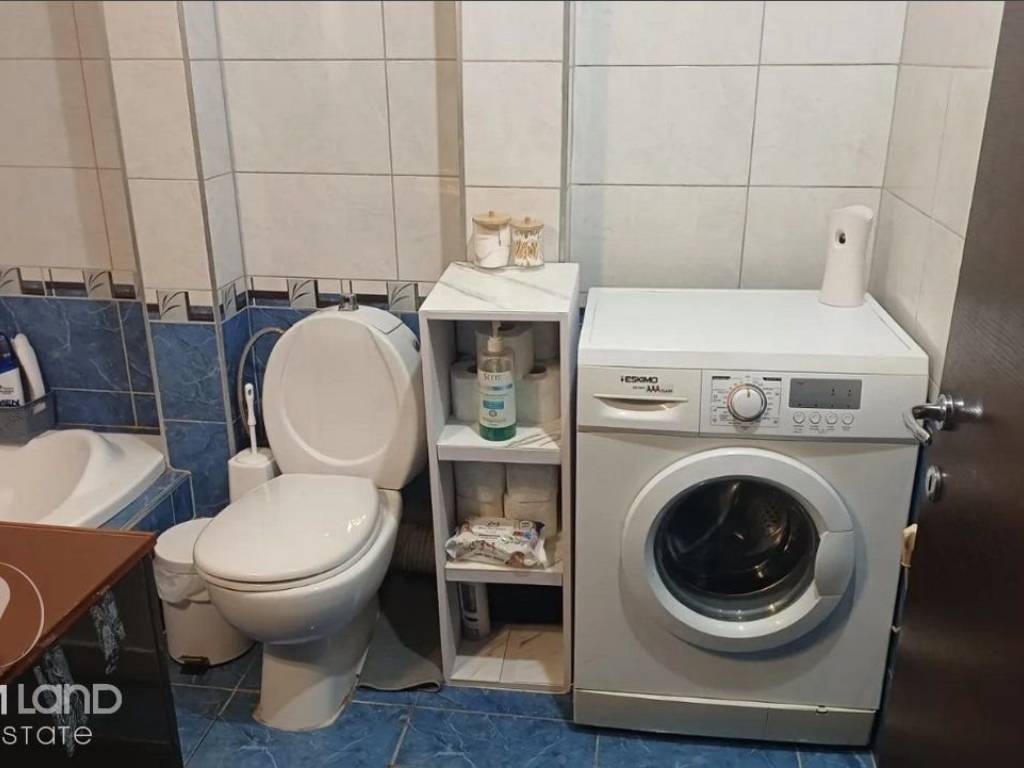 Forumland Real Estate, Μπάνιο