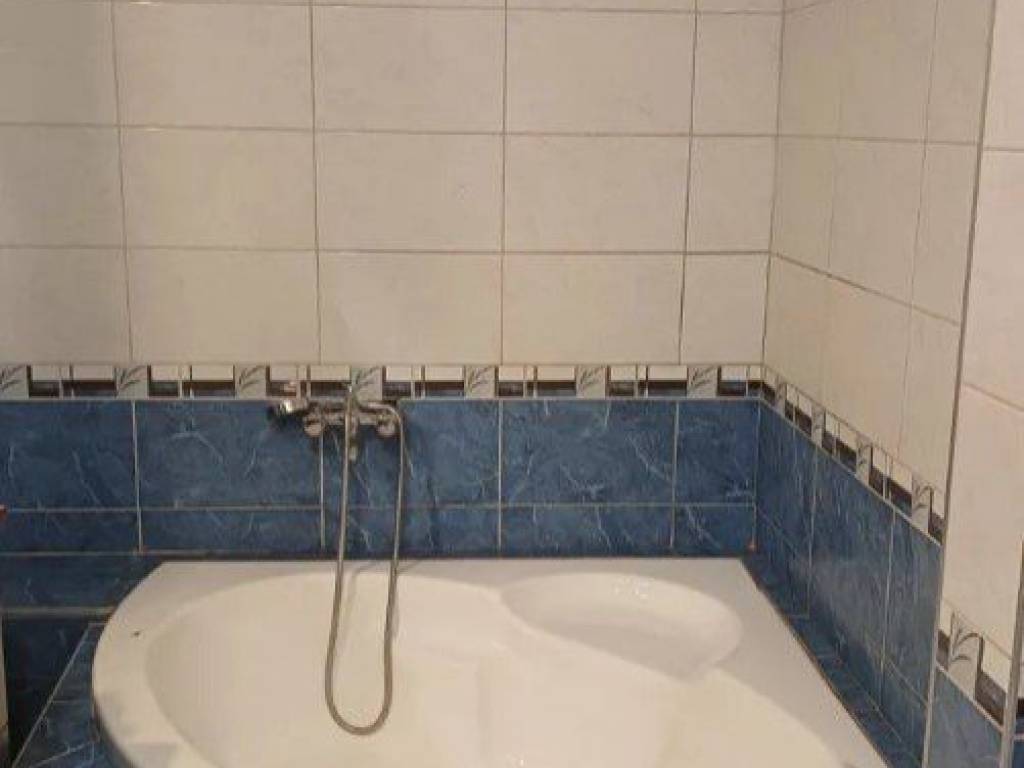 Forumland Real Estate, Μπάνιο