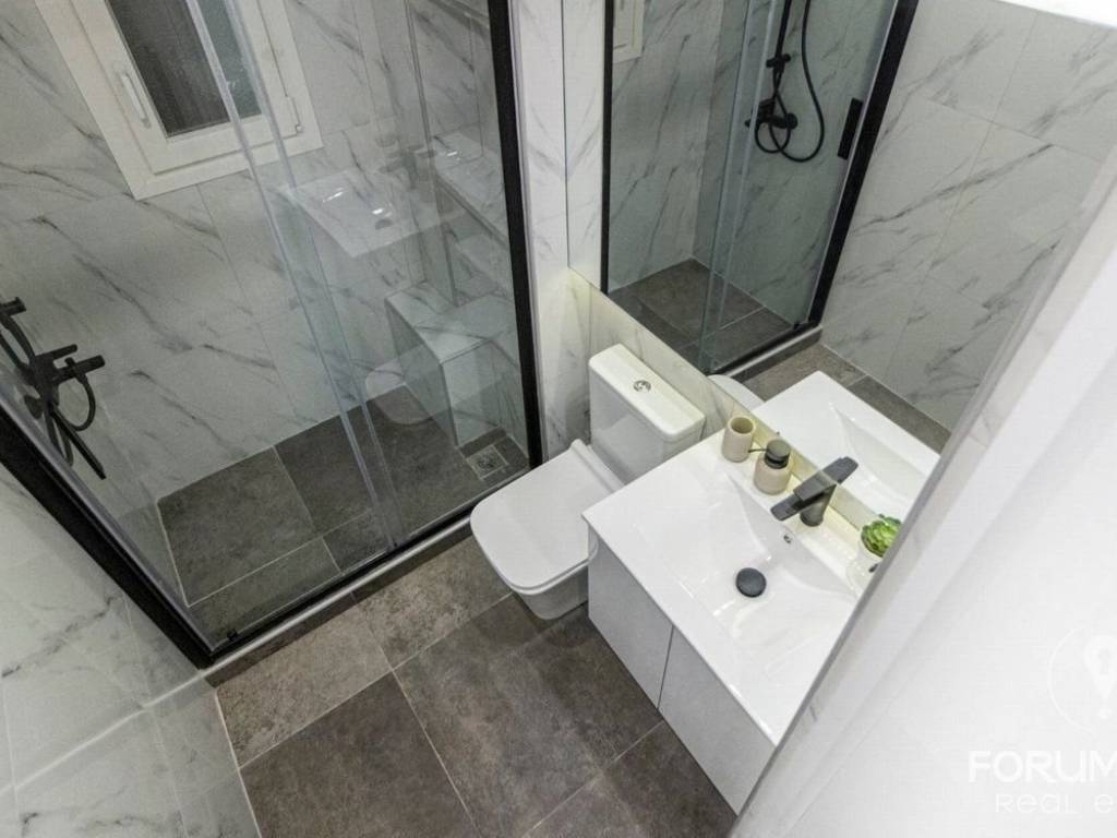 Forumland Real Estate, Μπάνιο