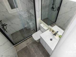 Forumland Real Estate, Μπάνιο