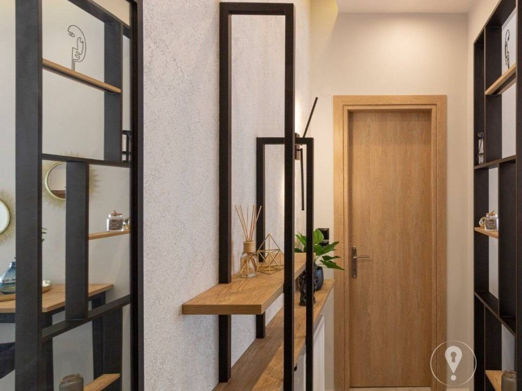 Forumland Real Estate, Είσοδος