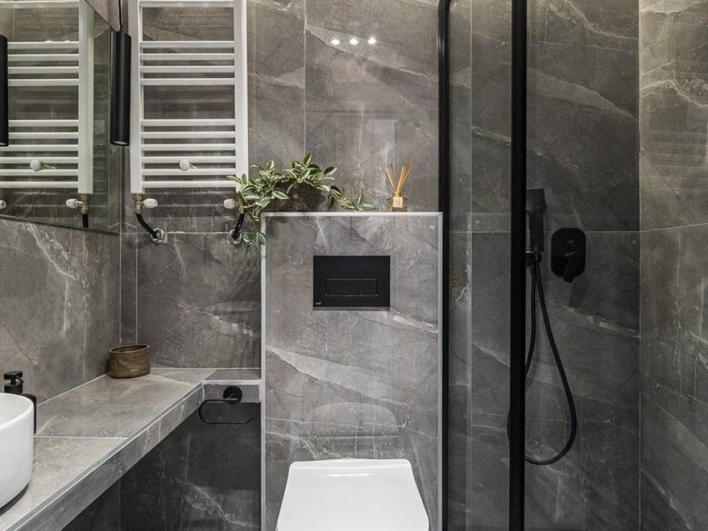 Forumland Real Estate, Μπάνιο